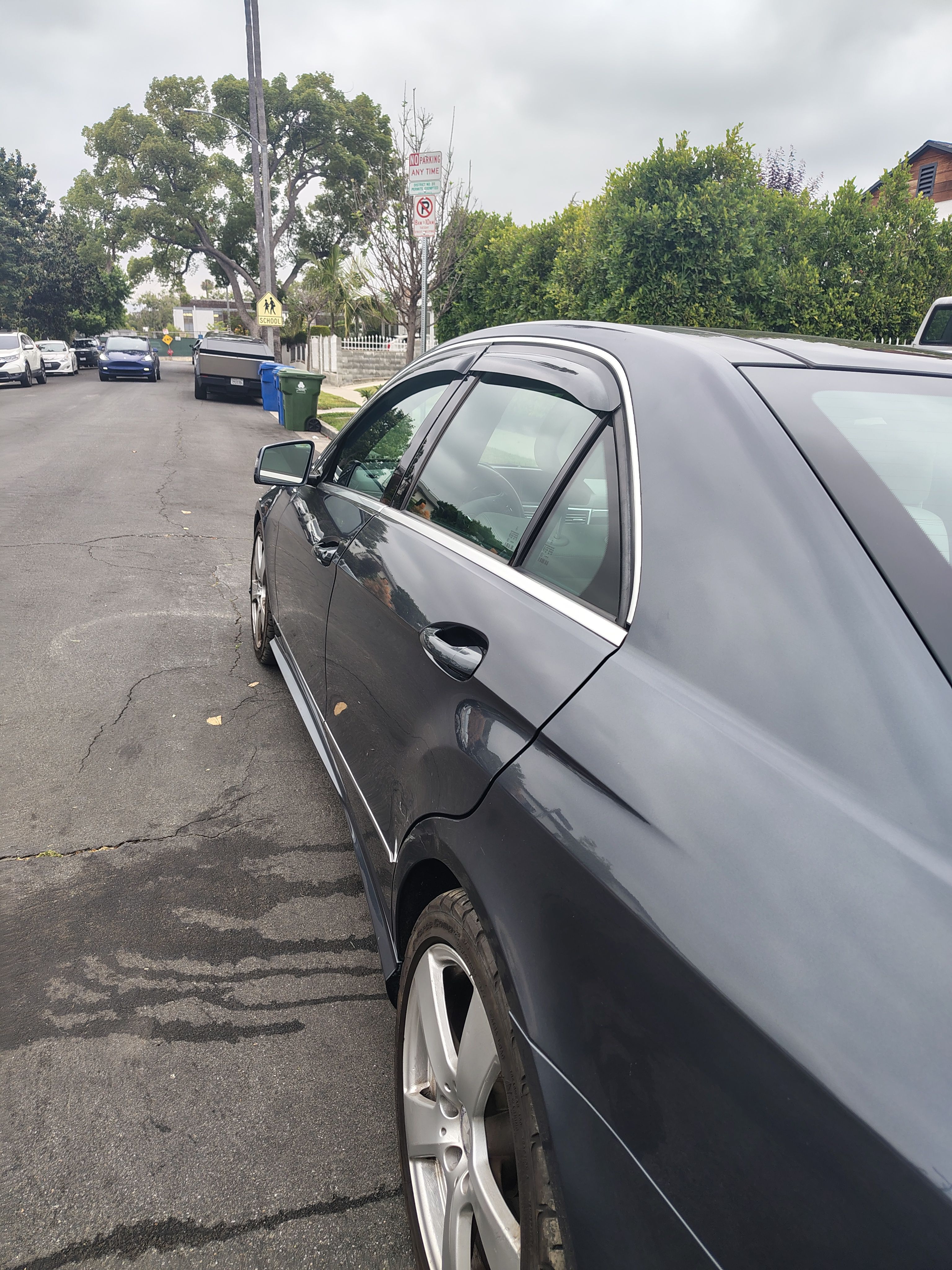 Used 2010 Mercedes-Benz E 350 4MATIC Sedan image 2