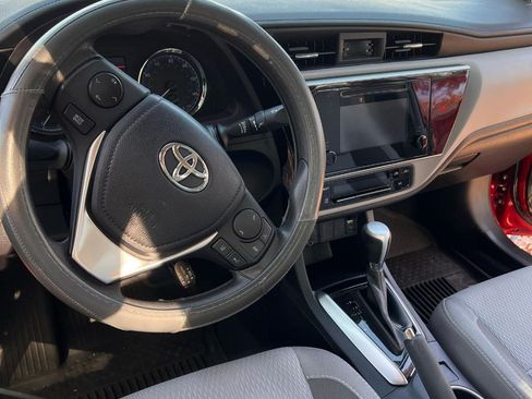 Used 2018 Toyota Corolla LE image 9