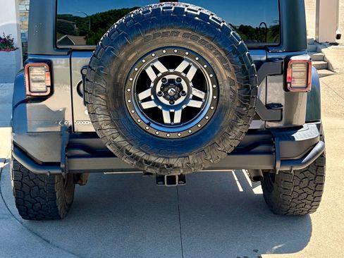 Used 2016 Jeep Wrangler Unlimited Sahara AWD/4WD image 6
