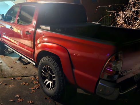 Used 2013 Toyota Tacoma PreRunner w/ SR5 Pkg image 12