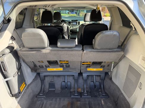 Used 2014 Toyota Sienna SE image 23