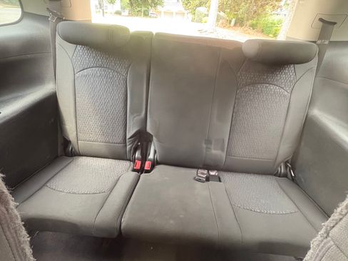 Used 2010 GMC Acadia SLE FWD image 12