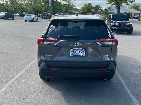 Used 2021 Toyota RAV4 XLE image 5