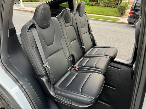 Used 2020 Tesla Model X Long Range image 9