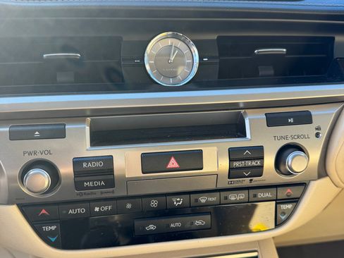 Used 2015 Lexus ES 350 w/ Luxury Package image 23