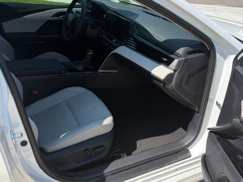 Used 2026 Toyota Camry XLE AWD/4WD image 14