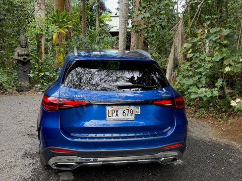 Used 2025 Mercedes-Benz GLC 300 4MATIC image 5