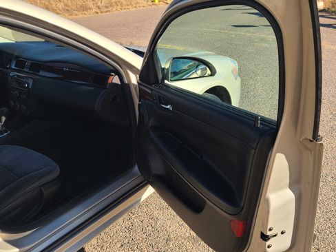 Used 2011 Chevrolet Impala LS Sedan 4D image 24