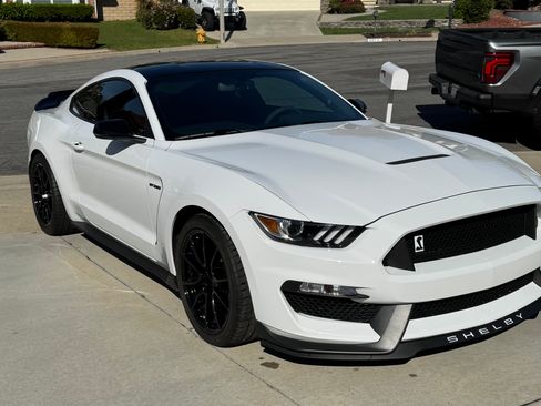 Used 2019 Ford Mustang Shelby GT350 w/ Technology Package image 5