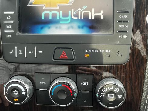 Used 2016 Chevrolet Traverse LT w/ Style and Technology Package image 16