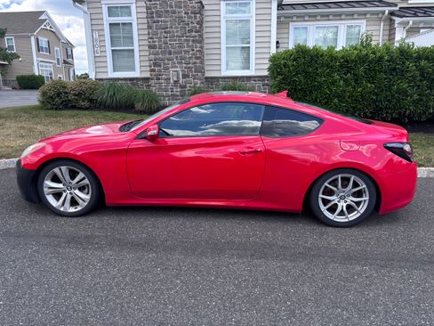 Used 2010 Hyundai Genesis 3.8 RWD image 16