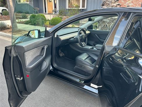 Used 2021 Tesla Model Y Long Range image 12