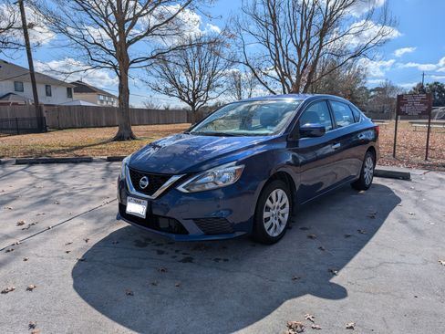Used 2018 Nissan Sentra S image 1