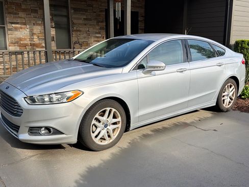 Used 2014 Ford Fusion SE w/ Equipment Group 202A FWD image 1