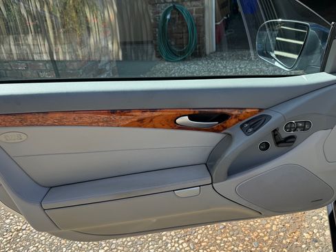 Used 2011 Mercedes-Benz SL 550 image 8