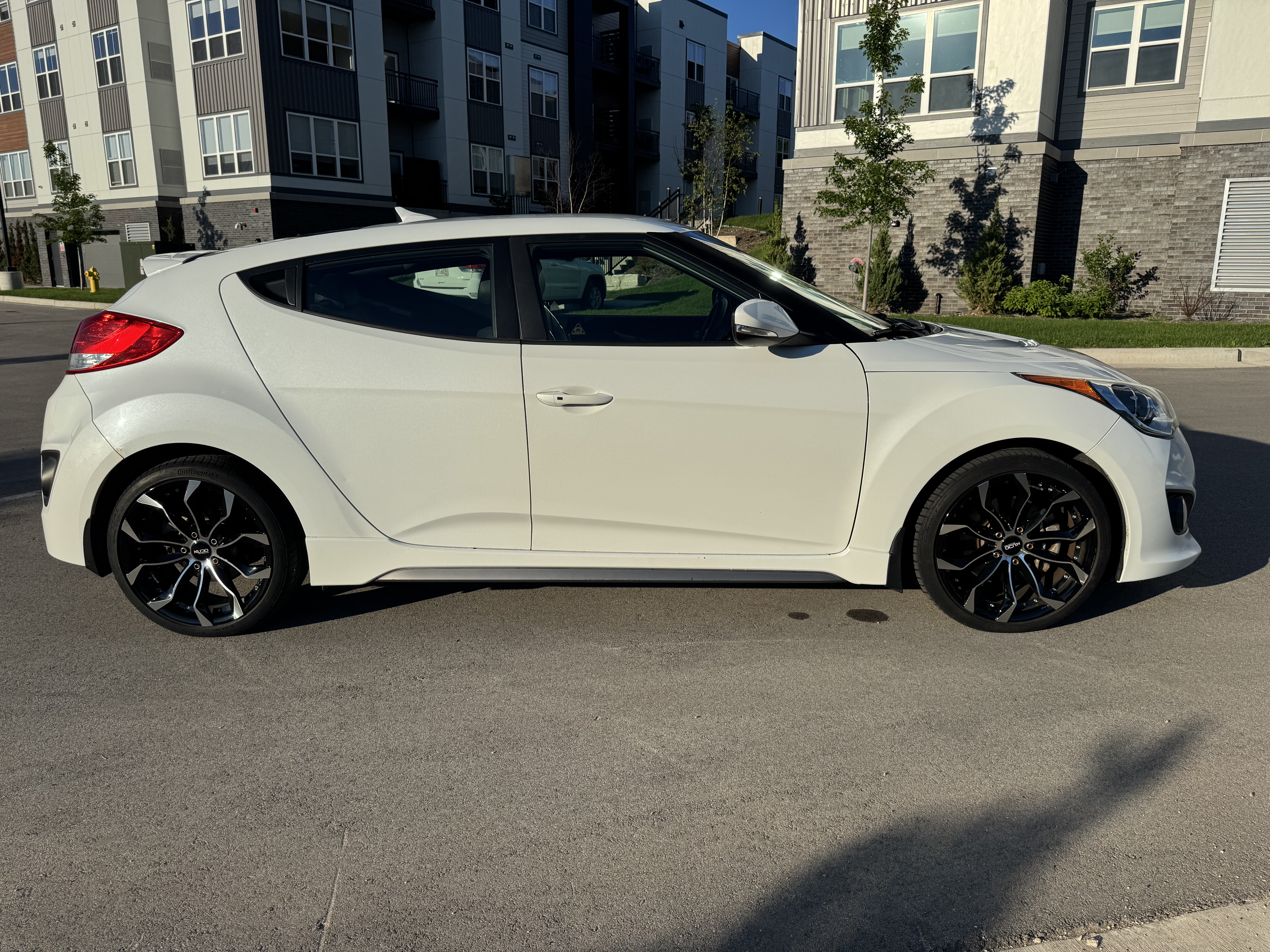 Used 2013 Hyundai Veloster Turbo FWD image 8
