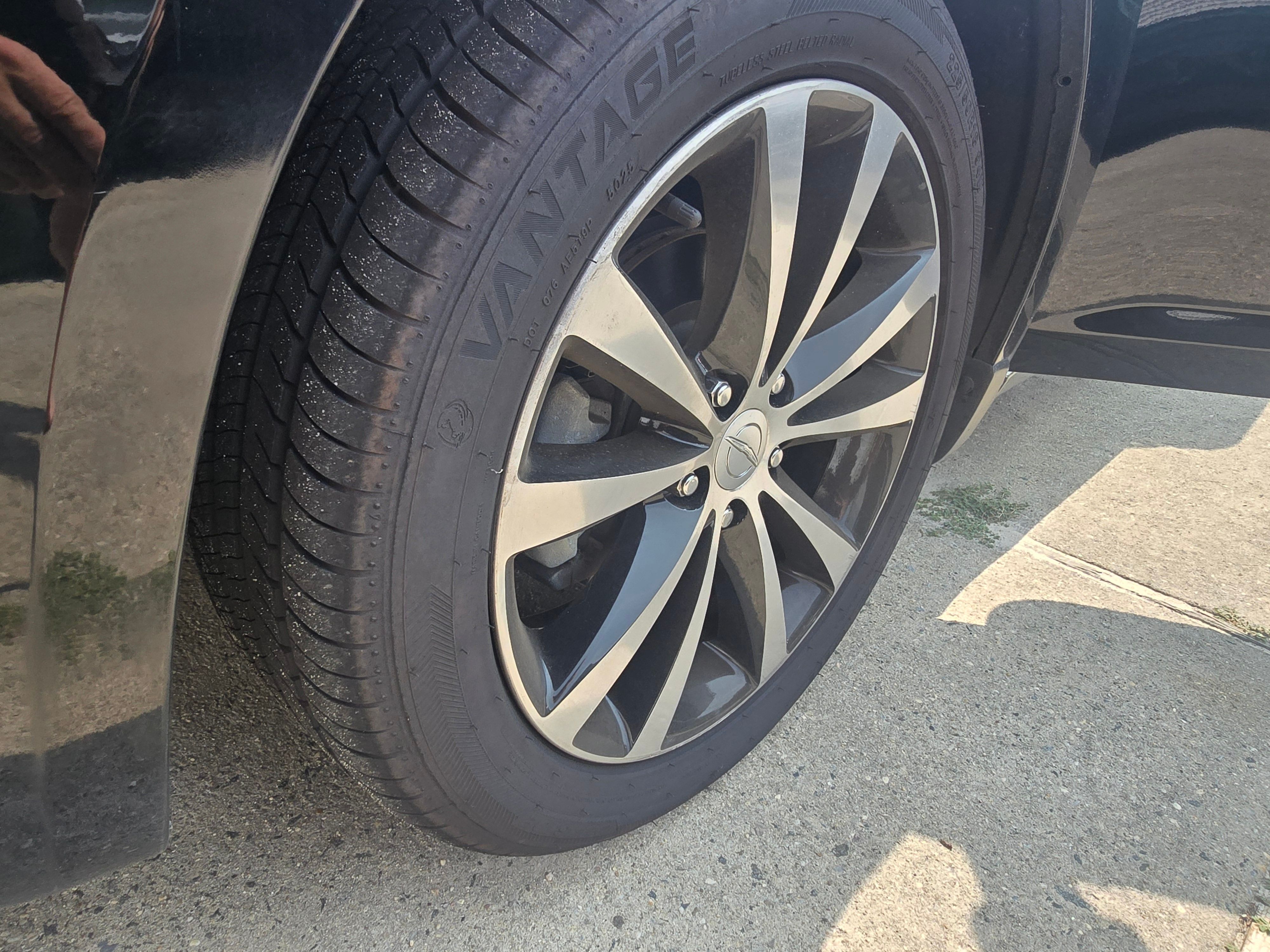 Used 2011 Chrysler 200 S FWD image 17
