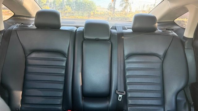 Used 2017 Ford Fusion SE w/ Fusion SE Technology Package FWD image 11