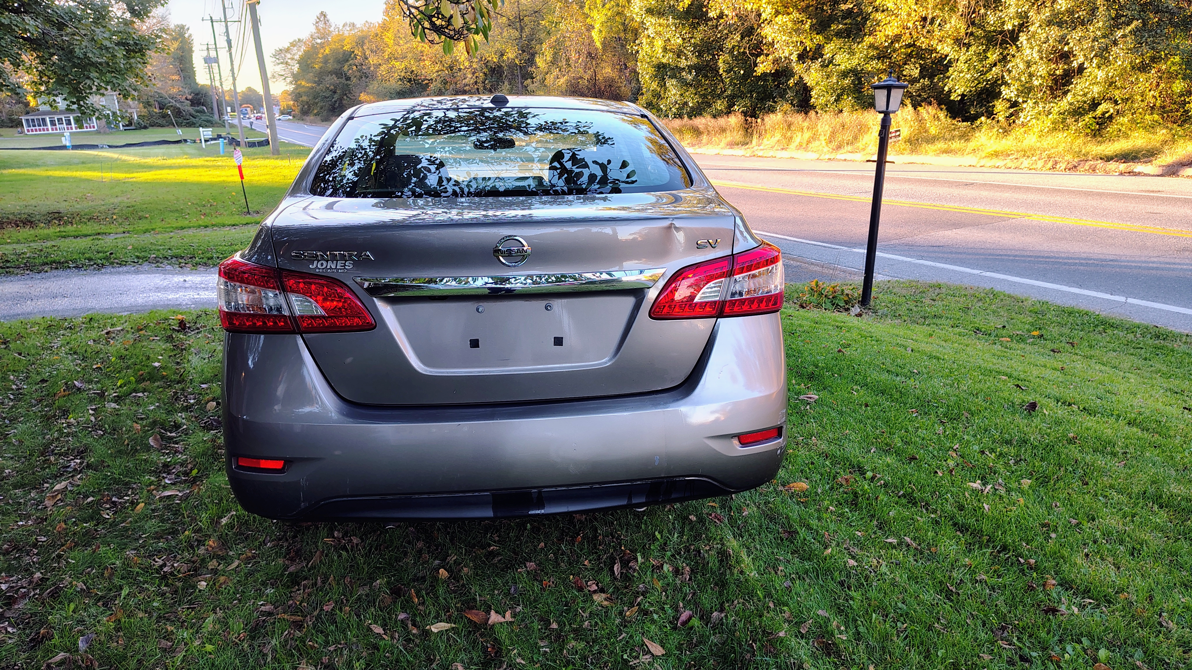 Used 2015 Nissan Sentra SV w/ Navigation Package FWD image 9