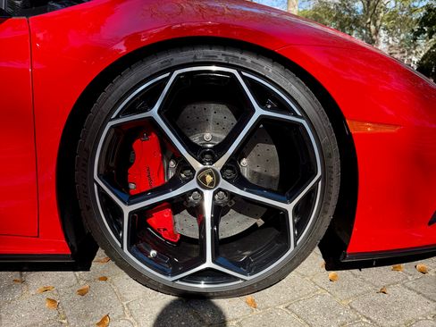 Used 2020 Lamborghini Huracan EVO image 13