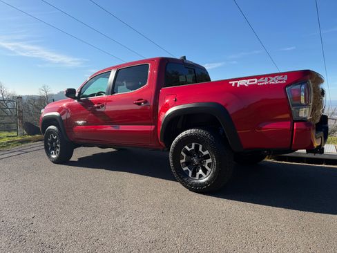 Used 2022 Toyota Tacoma TRD Off-Road w/ Technology Package image 10