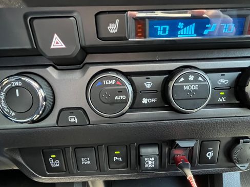 Used 2021 Toyota Tacoma TRD Sport w/ TRD Premium Sport Package AWD/4WD image 11