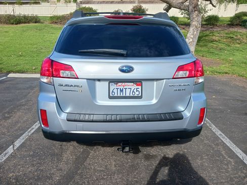 Used 2012 Subaru Outback 3.6R Limited w/ Moonroof Pkg image 6