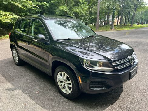 Used 2015 Volkswagen Tiguan S image 2