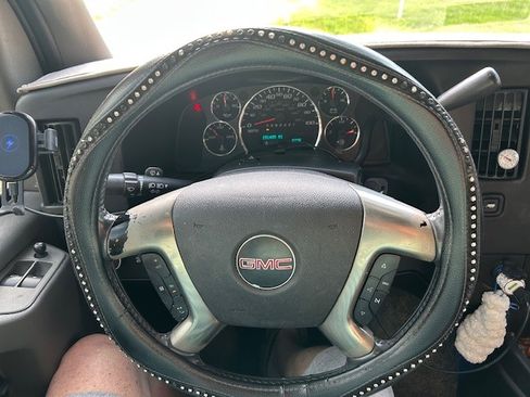 Used 2008 GMC Savana 1500 w/ Preferred Equipment Group image 13