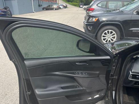 Used 2019 Jaguar XE Premium image 6