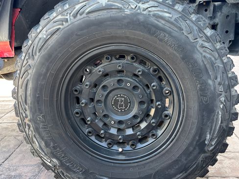 Used 2017 Jeep Wrangler Unlimited Rubicon w/ Connectivity Group image 12