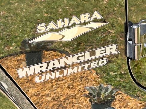 Used 2014 Jeep Wrangler Unlimited Sahara w/ Connectivity Group image 13