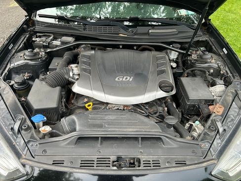 Used 2013 Hyundai Genesis 3.8 RWD image 15