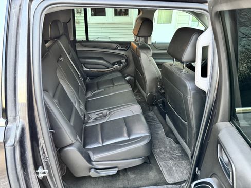 Used 2017 Chevrolet Suburban LT image 24