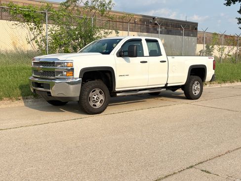 Used 2019 Chevrolet Silverado 2500 W/T AWD/4WD image 2