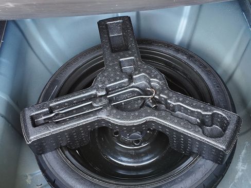 Used 2019 Nissan Sentra SR image 12