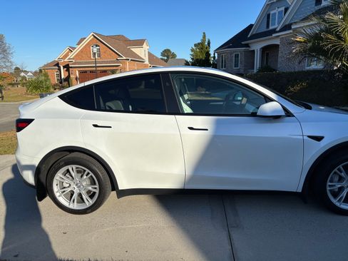 Used 2023 Tesla Model Y Long Range image 6
