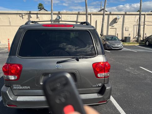 Used 2005 Toyota Sequoia SR5 image 5