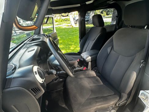 Used 2015 Jeep Wrangler Sport image 24