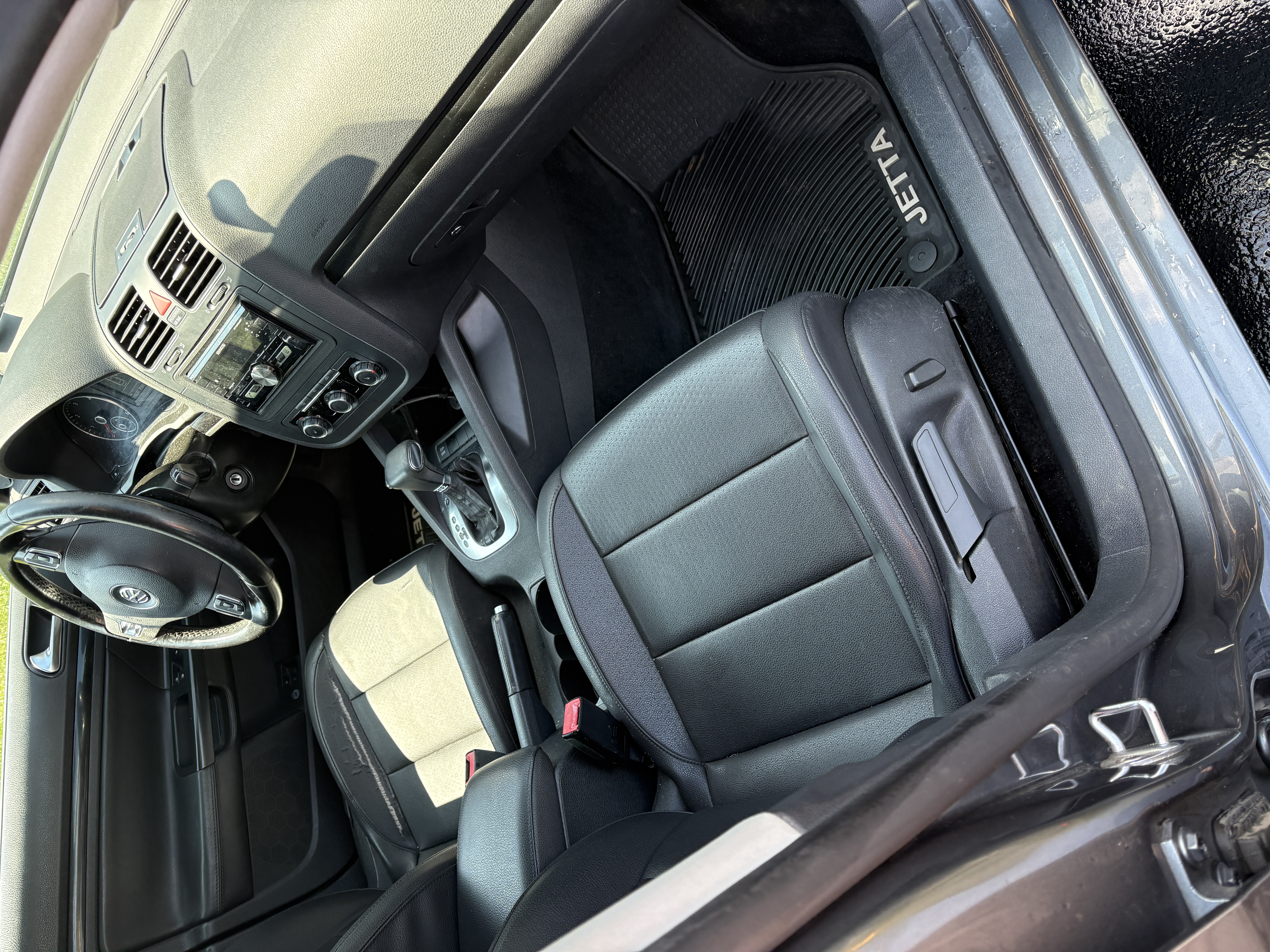 Used 2010 Volkswagen Jetta TDI FWD image 16