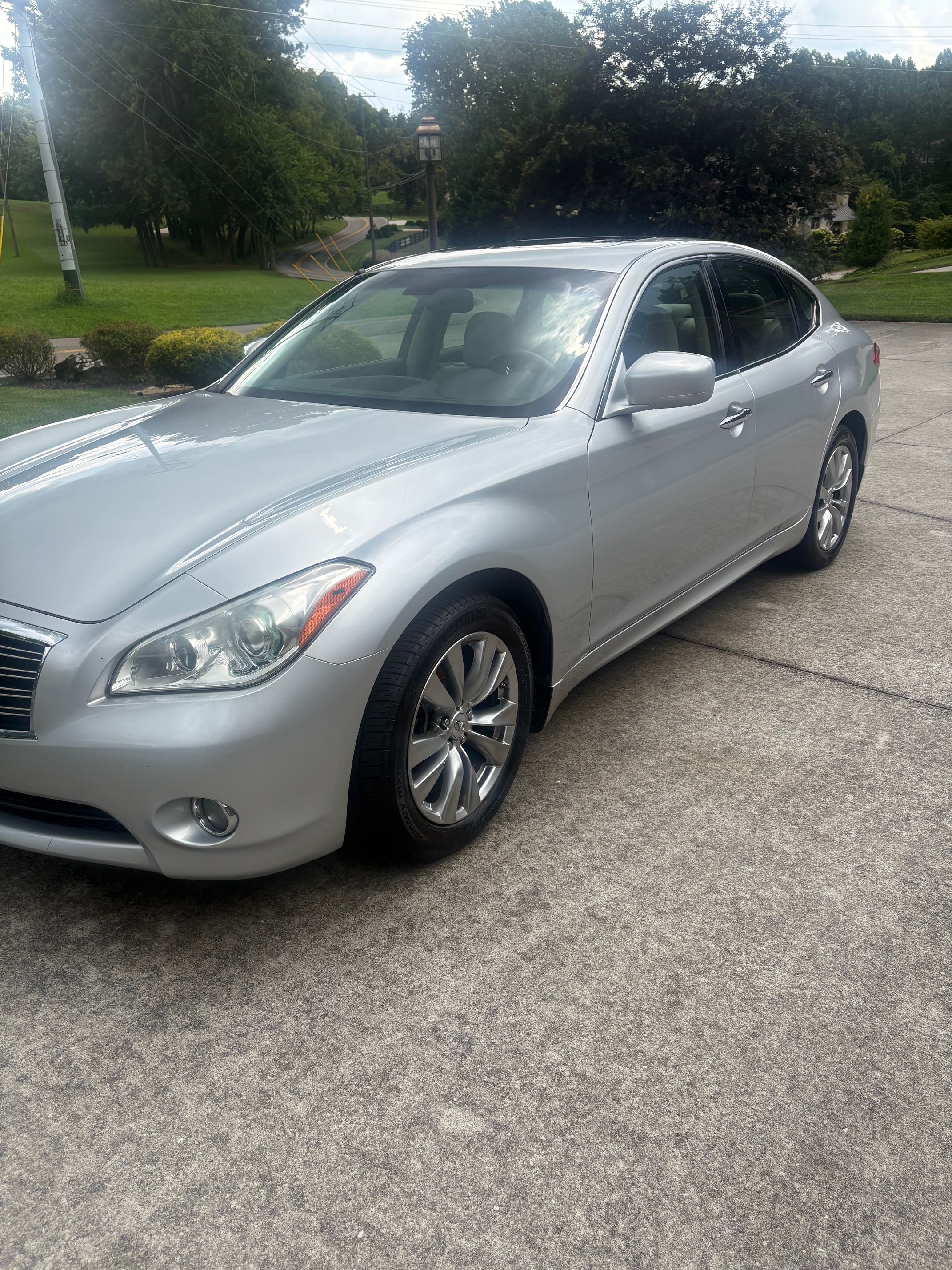 Used 2012 INFINITI M37 w/ Deluxe Touring Pkg RWD image 9