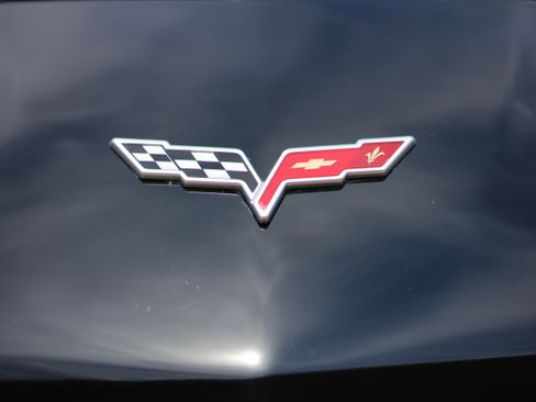 Used 2006 Chevrolet Corvette Coupe w/ Performance Package RWD image 11