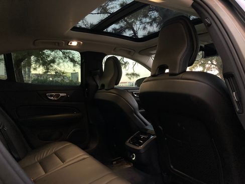 Used 2019 Volvo S60 T5 Inscription FWD image 11