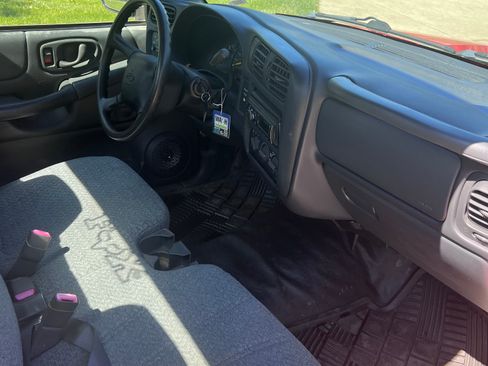 Used 1999 Chevrolet S10 Pickup 2WD Regular Cab w/ Comfort Convenience Pkg image 9