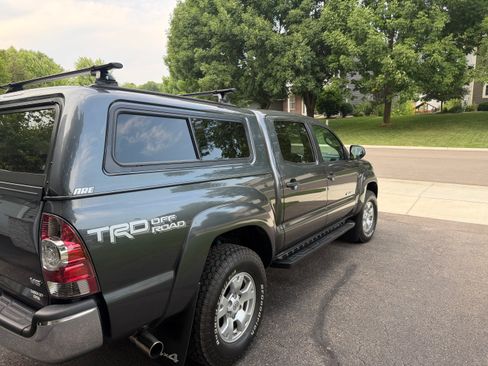 Used 2015 Toyota Tacoma 4x4 Double Cab w/ TRD Off-Road Package image 4