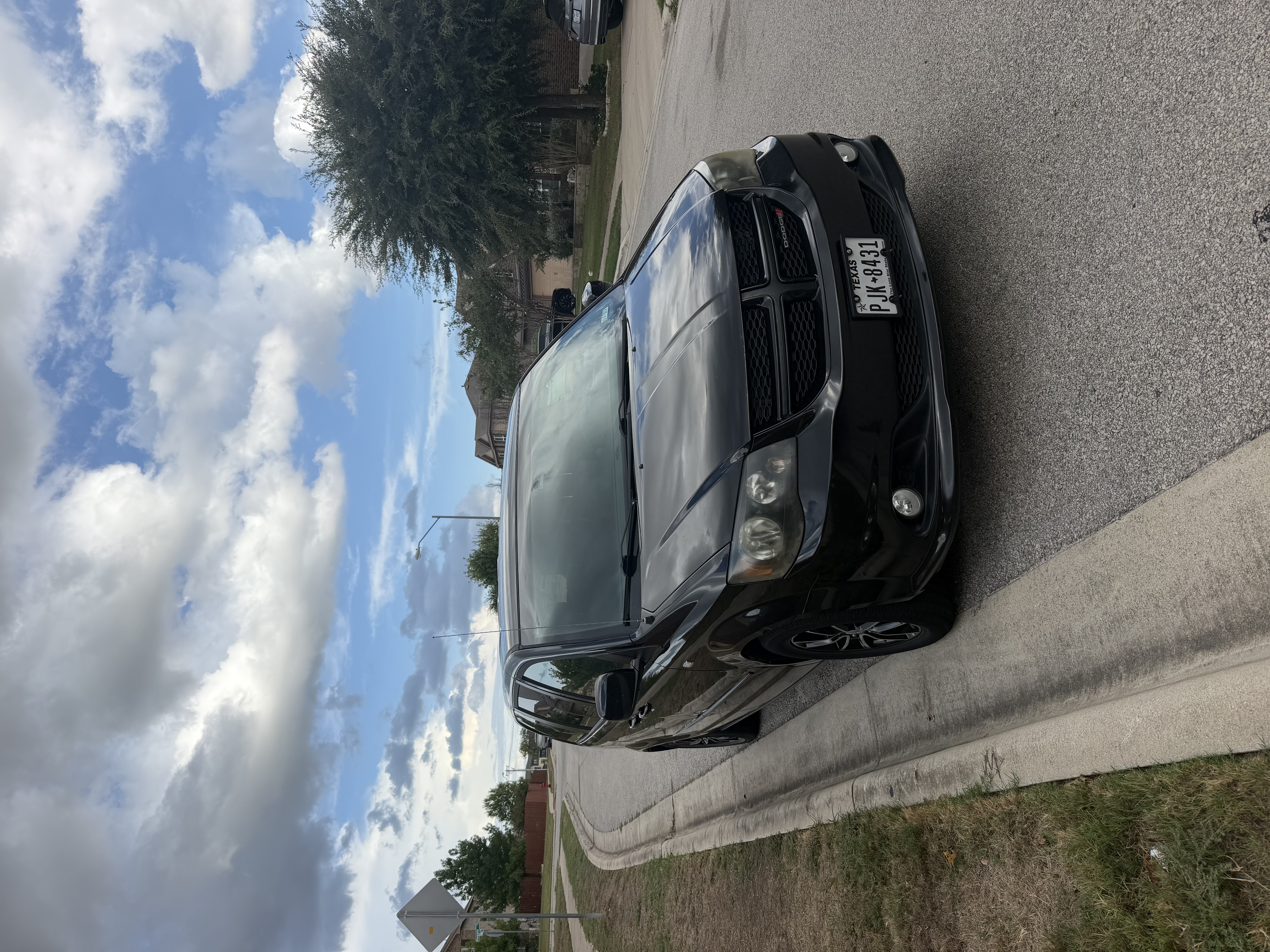 Used 2014 Dodge Grand Caravan SXT FWD image 2
