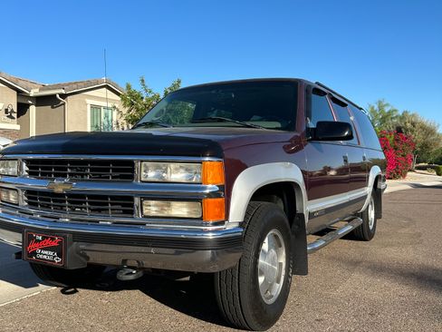Used 1997 Chevrolet Suburban 4WD w/ Preferred Equipment Group 2 image 5