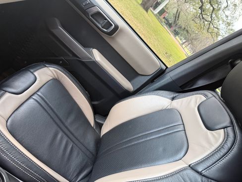 Used 2022 Ford Bronco Wildtrak image 17