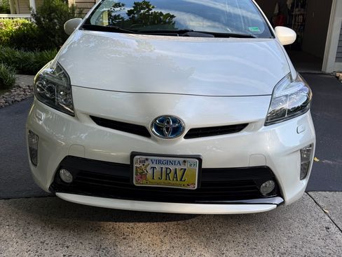 Used 2013 Toyota Prius Five FWD image 1