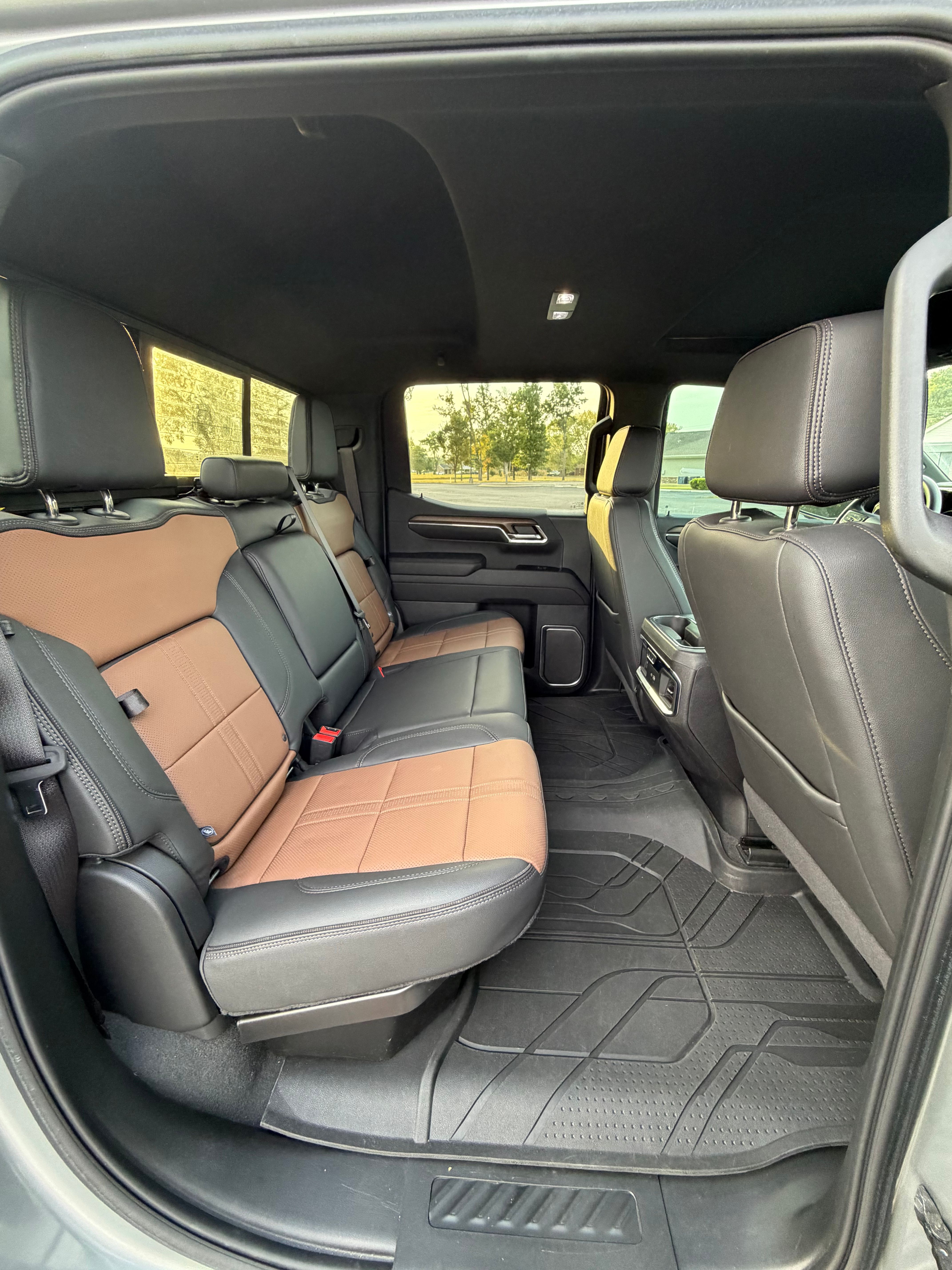 Used 2024 Chevrolet Silverado 1500 High Country w/ High Country Premium Package AWD/4WD image 12
